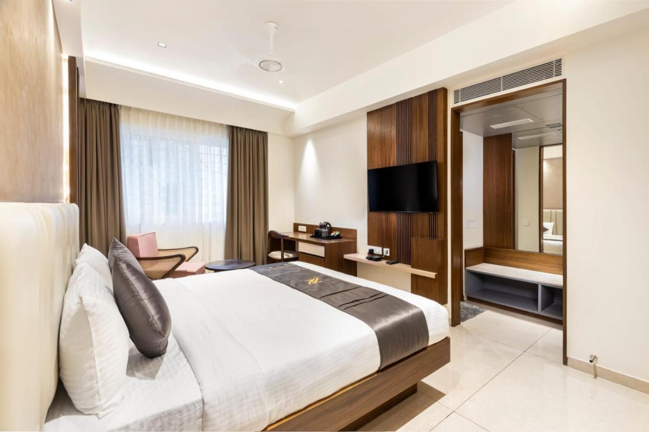 Narthaki Boutique Hotel Бангалор Екстериор снимка