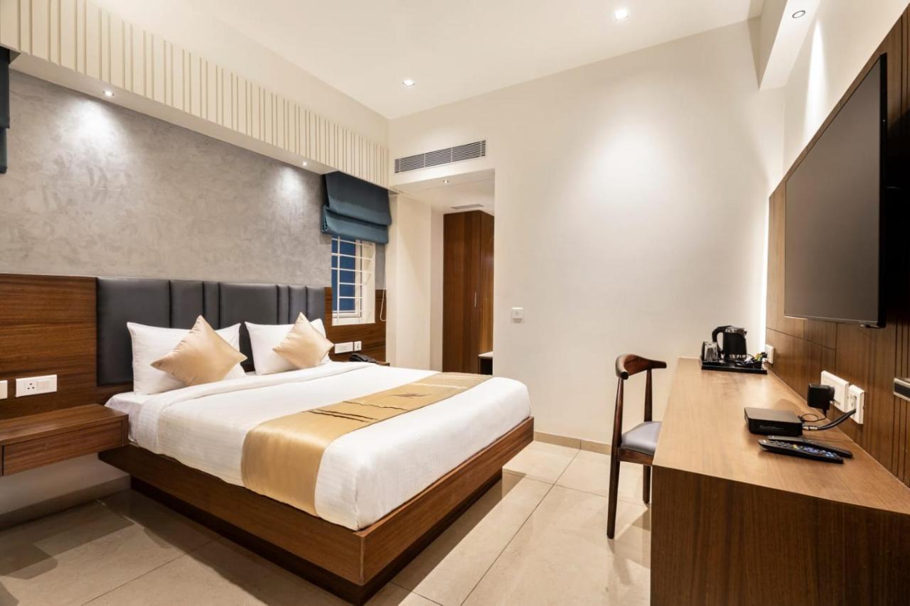 Narthaki Boutique Hotel Бангалор Екстериор снимка