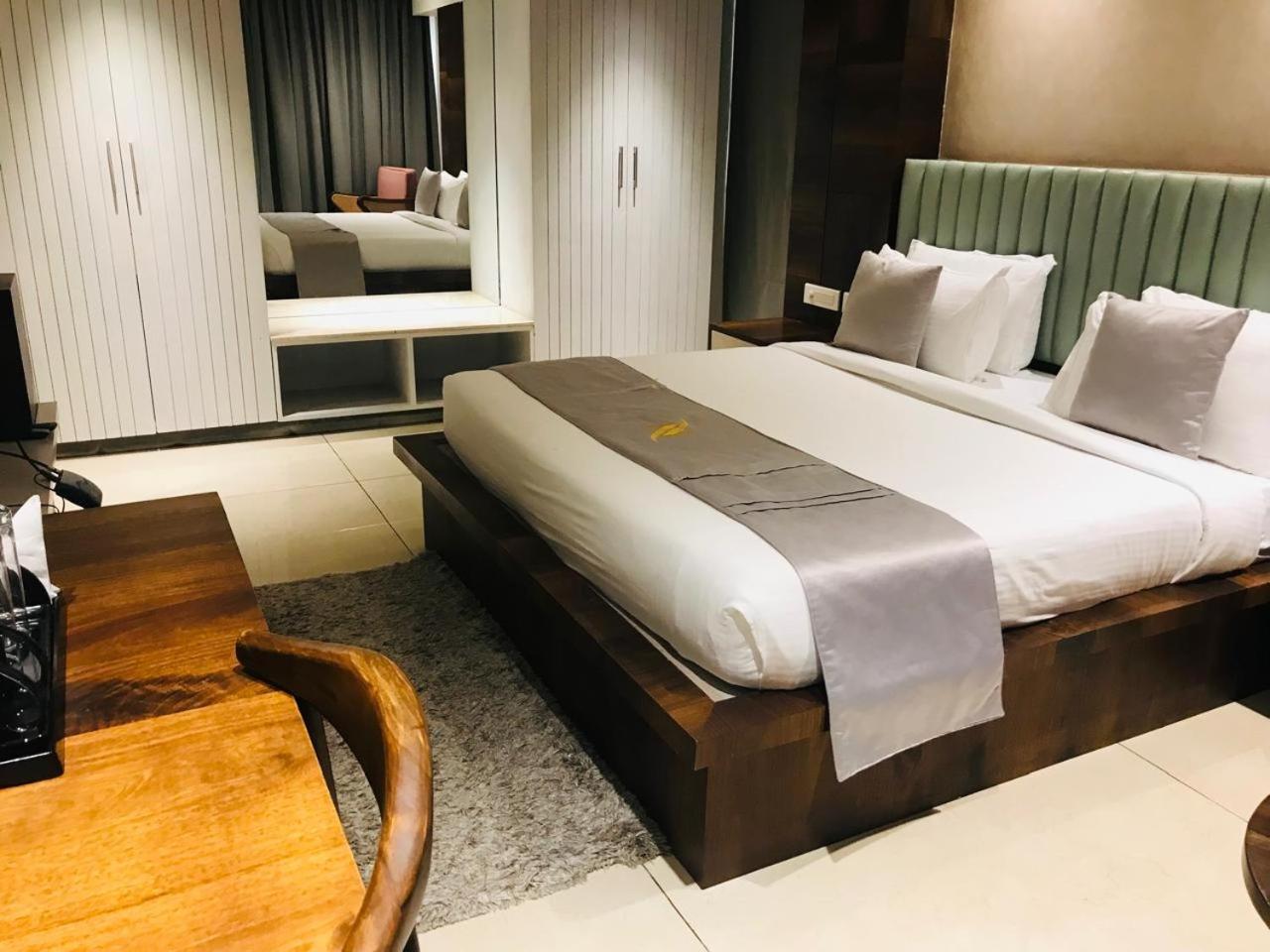 Narthaki Boutique Hotel Бангалор Екстериор снимка